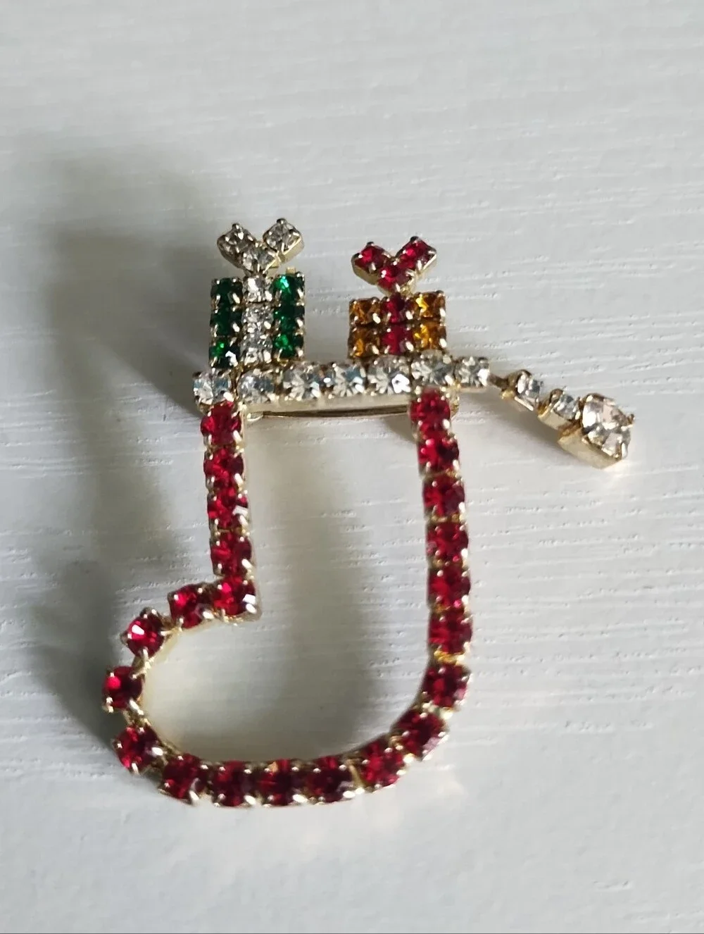 Vtg Christmas Pin Brooch Stocking Gifts Rhinestone Red Green Sparkle Bling